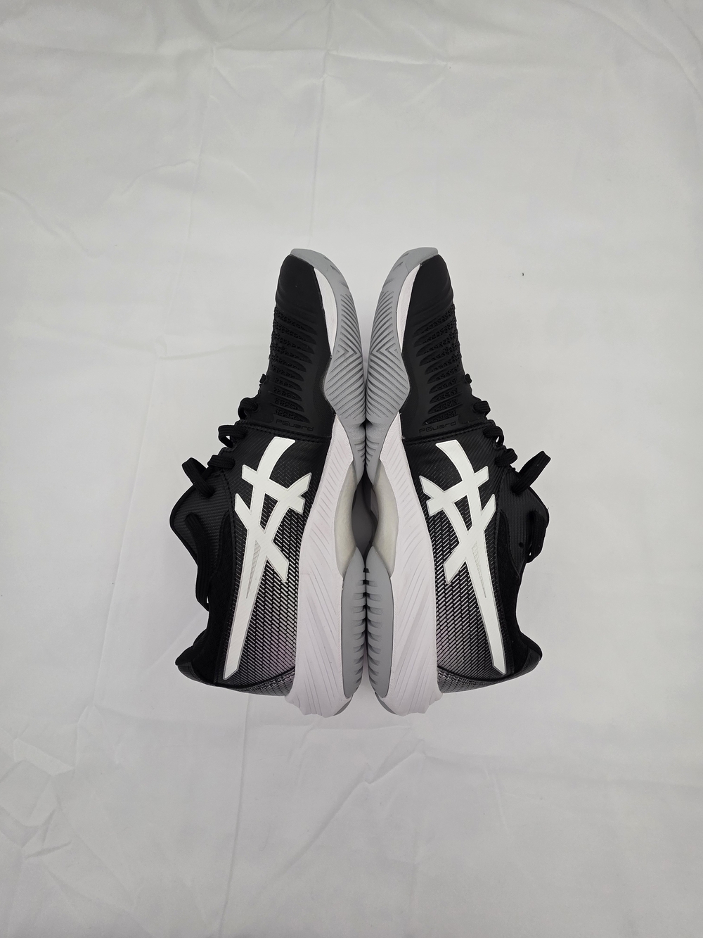 Asics - NETBURNER BALLISTIC FF- Black and White Women's Sneakers